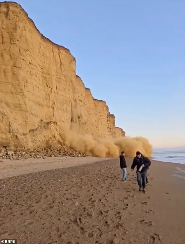 Massive Rockfall Shocks Jurassic Coast Community as Beachgoers Flee for Safety