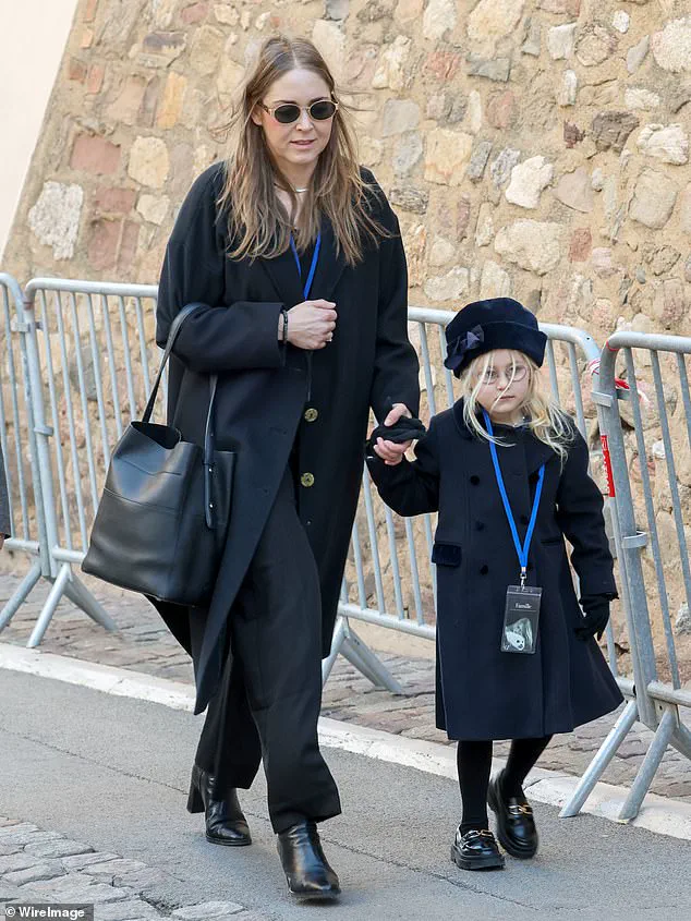 Breaking: Brigitte Bardot's Great-Granddaughter Makes Emotional Appearance at Icon's Funeral Today – A Legacy Etched in Every Step
