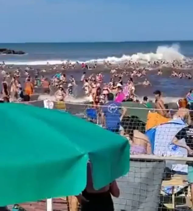 Freak Meteo Tsunami Hits Argentina Coastal Town, 1 Dead, 35 Injured as Chaos Erupts