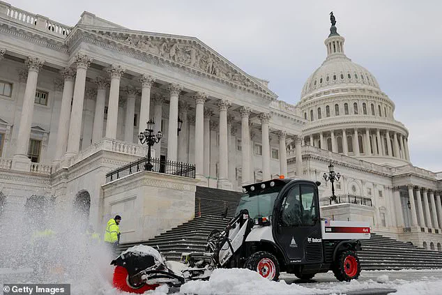National Weather Service Issues 'Extreme Cold Warning' Across 20 States as Winter Storm Fern's Aftermath Looms: 'Conditions Could Be Fatal for Outdoor Exposure'