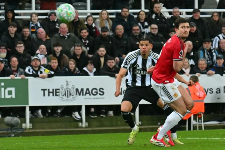 Newcastle's Last-Minute Win Ends Manchester United's Unbeaten Streak, Shakes Up Premier League Title Race