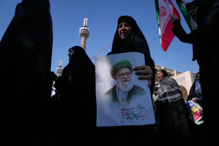 Iranians Defy Bombings, Hold Resilient Friday Prayers as Anti-US, Anti-Israeli Slogans Echo During Ramadan