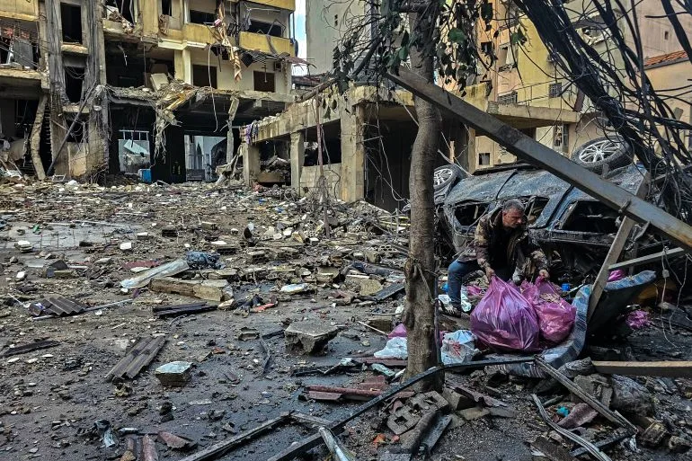 Israeli Air Strikes Target Beirut Neighborhoods as Conflict with Hezbollah Intensifies