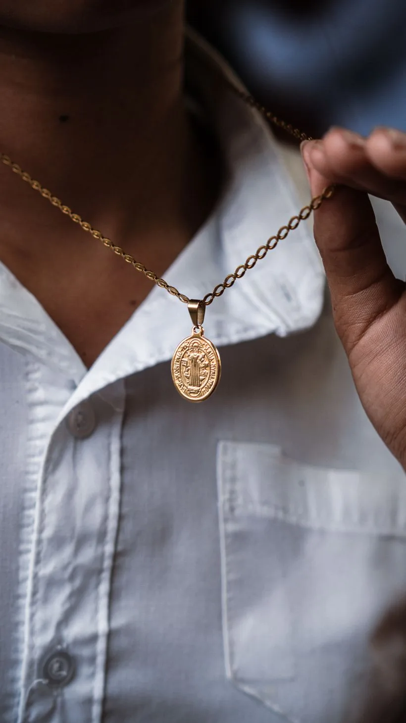 Pendant of Protection: El Salvador's Crisis Through a Family's Eyes