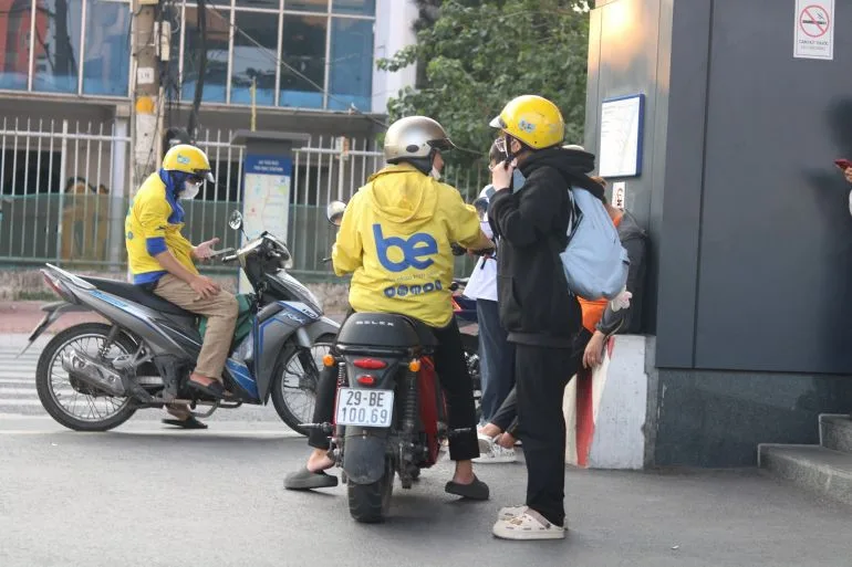 Surge in Diesel Prices Casts Shadow Over Vietnam's Gig Workers as Earnings Shrink Amid Rising Fuel Costs