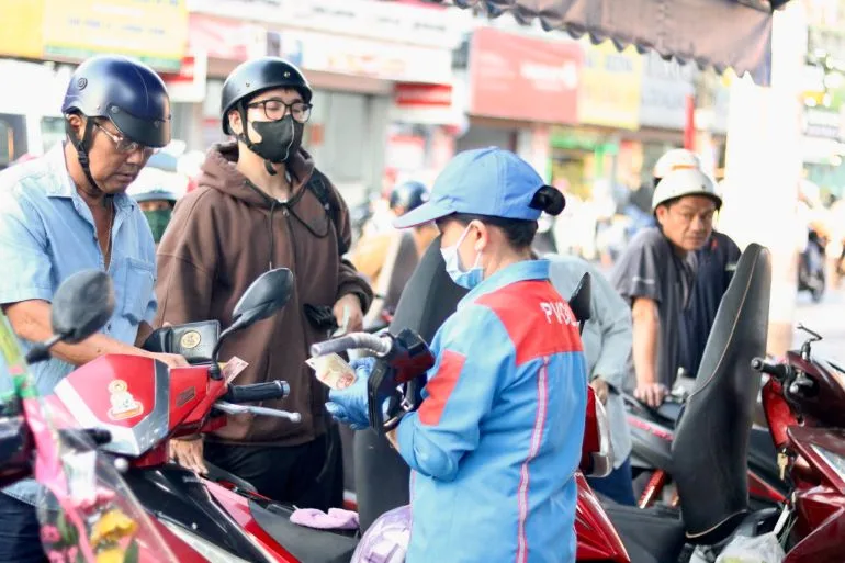 Surge in Diesel Prices Casts Shadow Over Vietnam's Gig Workers as Earnings Shrink Amid Rising Fuel Costs